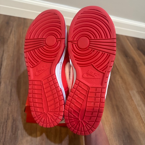 Nike Valentines Day Dunks (2024) Size 6.5Y/8W - Picture 4 of 4